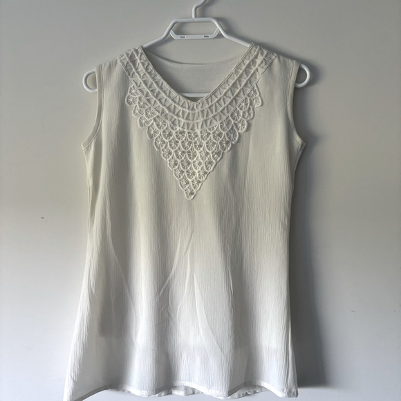 Sleeveless designer top - Picture 1 of 3